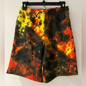 Jordan Boys Tie Dye Fleece Shorts L 12-13 Lava Print